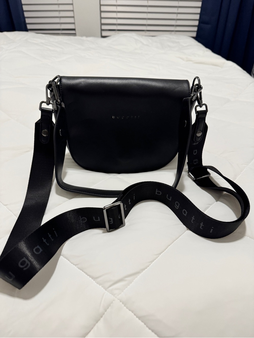 Bugatti Black Leather Messenger Crossbody Bag - Picture 5 of 5